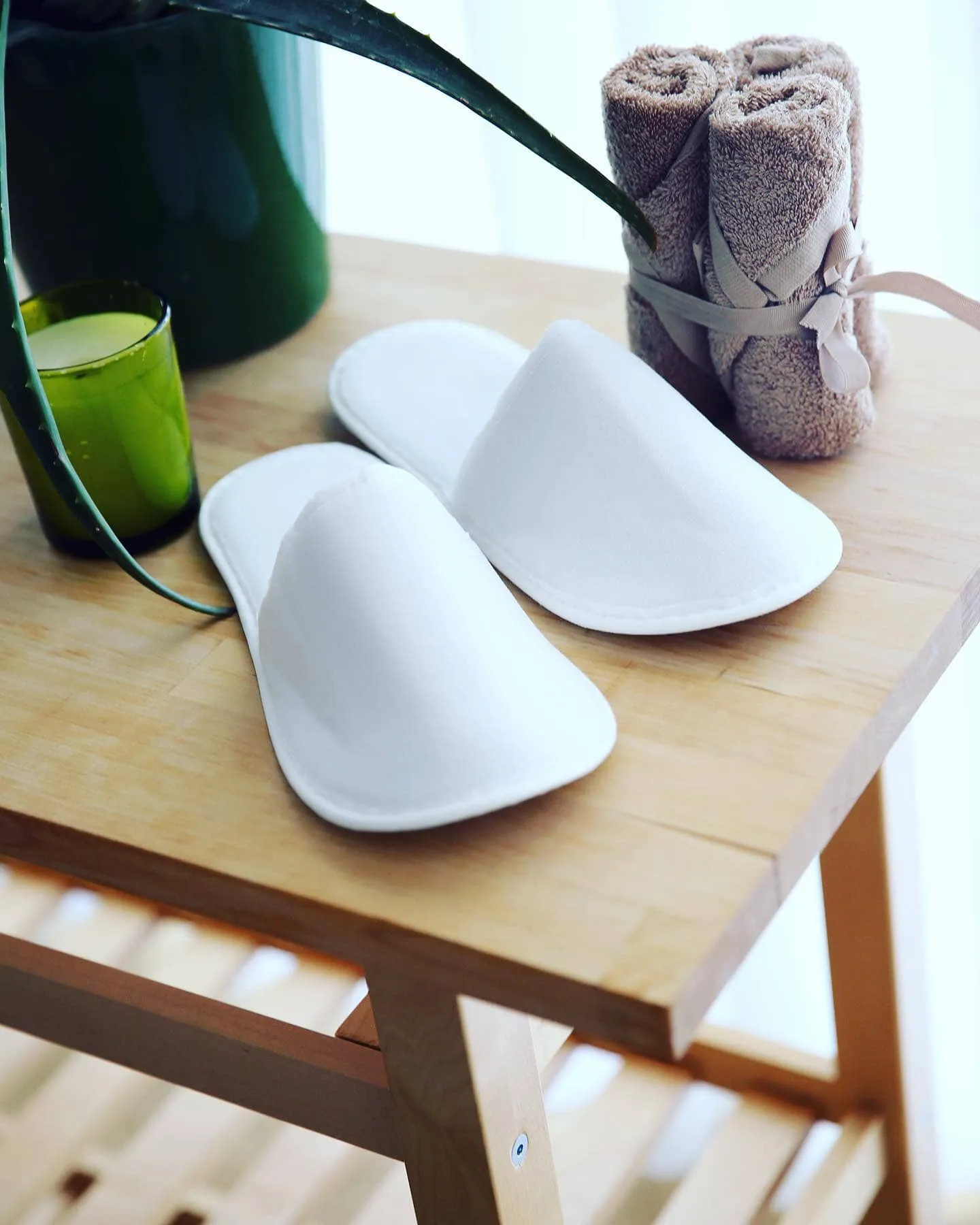 Chochili 1000 Pairs Fabric Packed Terry Cotton Disposable Hotel Slippers for Airbnb Spa Wedding Guests Adult Men Women Size 10-11, White
