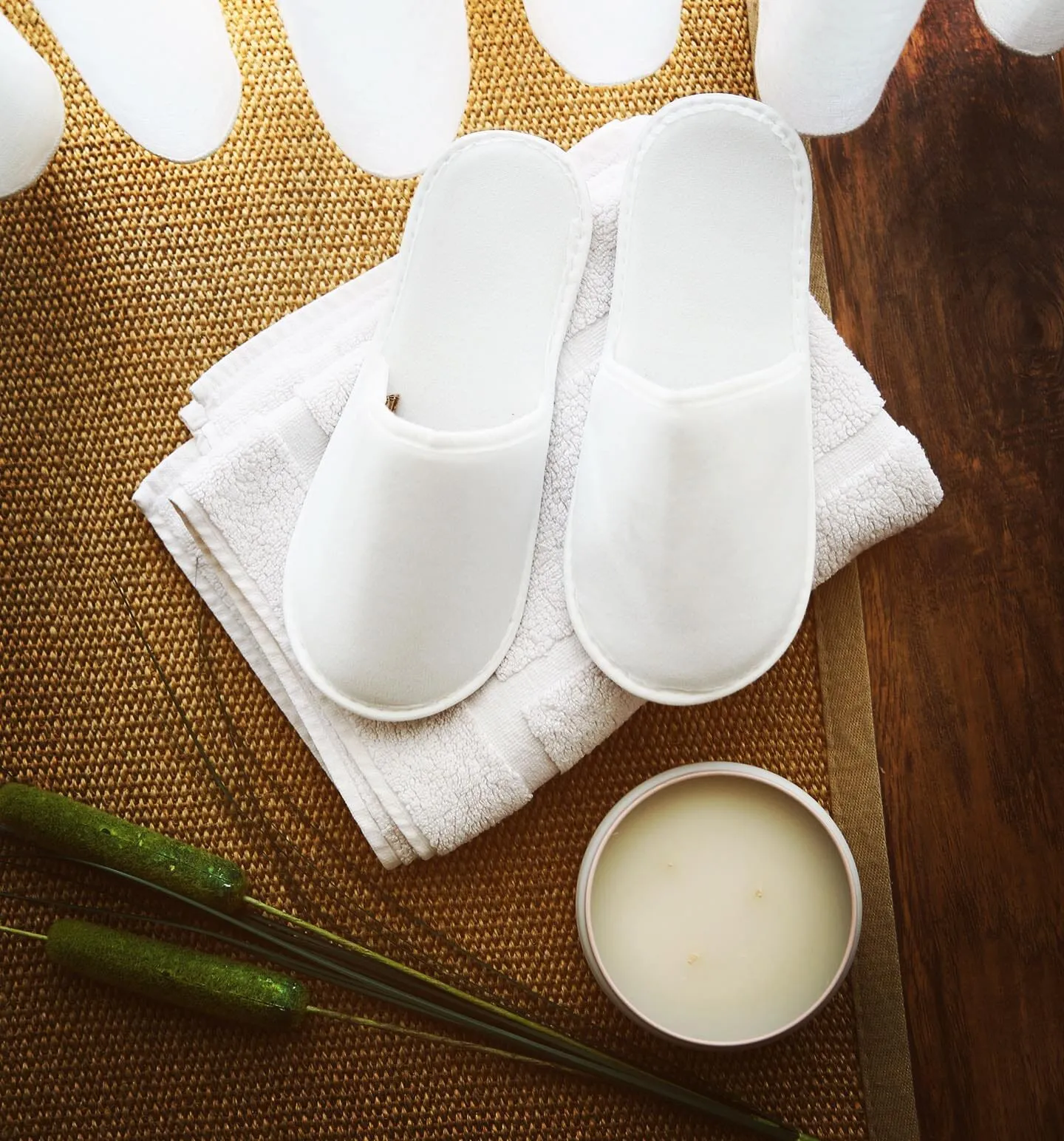 Chochili 1000 Pairs Fabric Packed Terry Cotton Disposable Hotel Slippers for Airbnb Spa Wedding Guests Adult Men Women Size 10-11, White