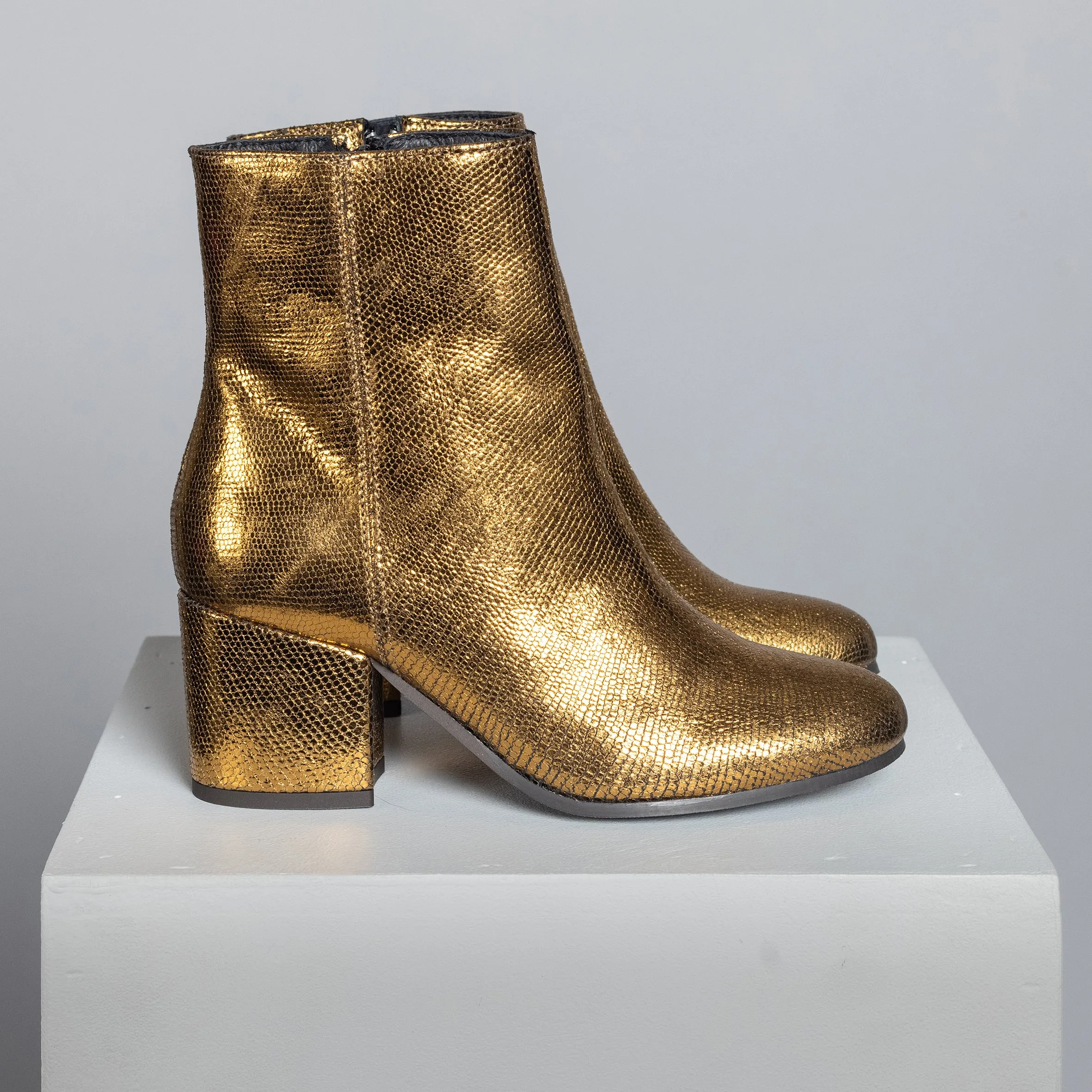 Rasa Dark Gold