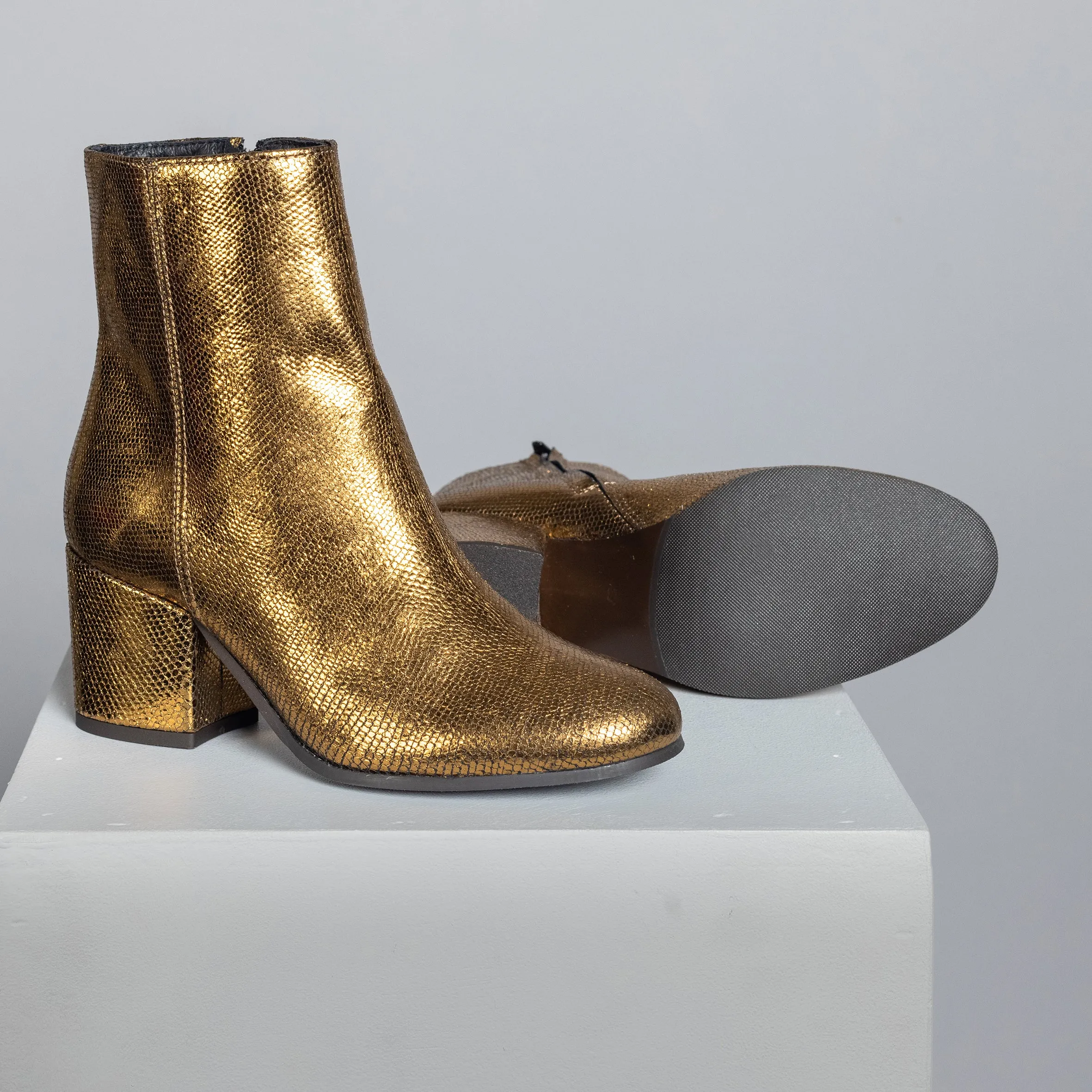 Rasa Dark Gold