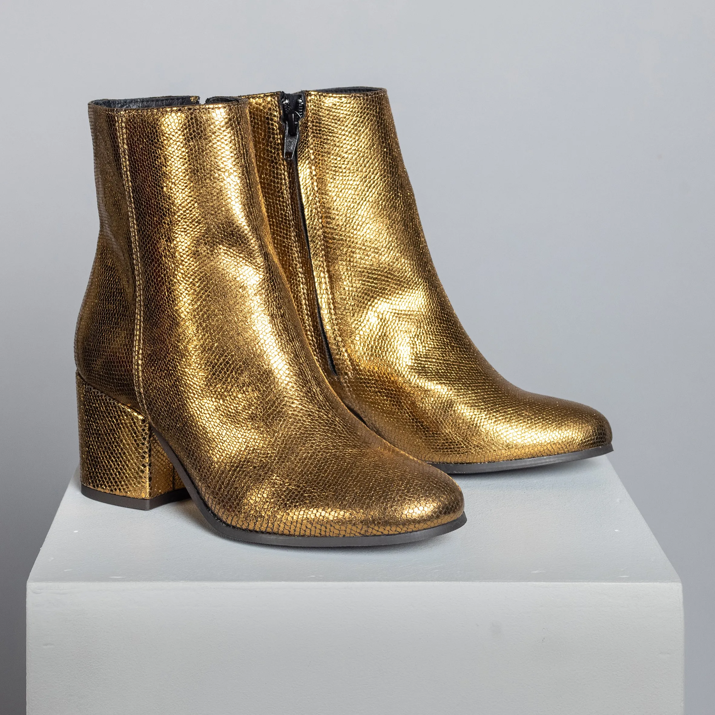 Rasa Dark Gold