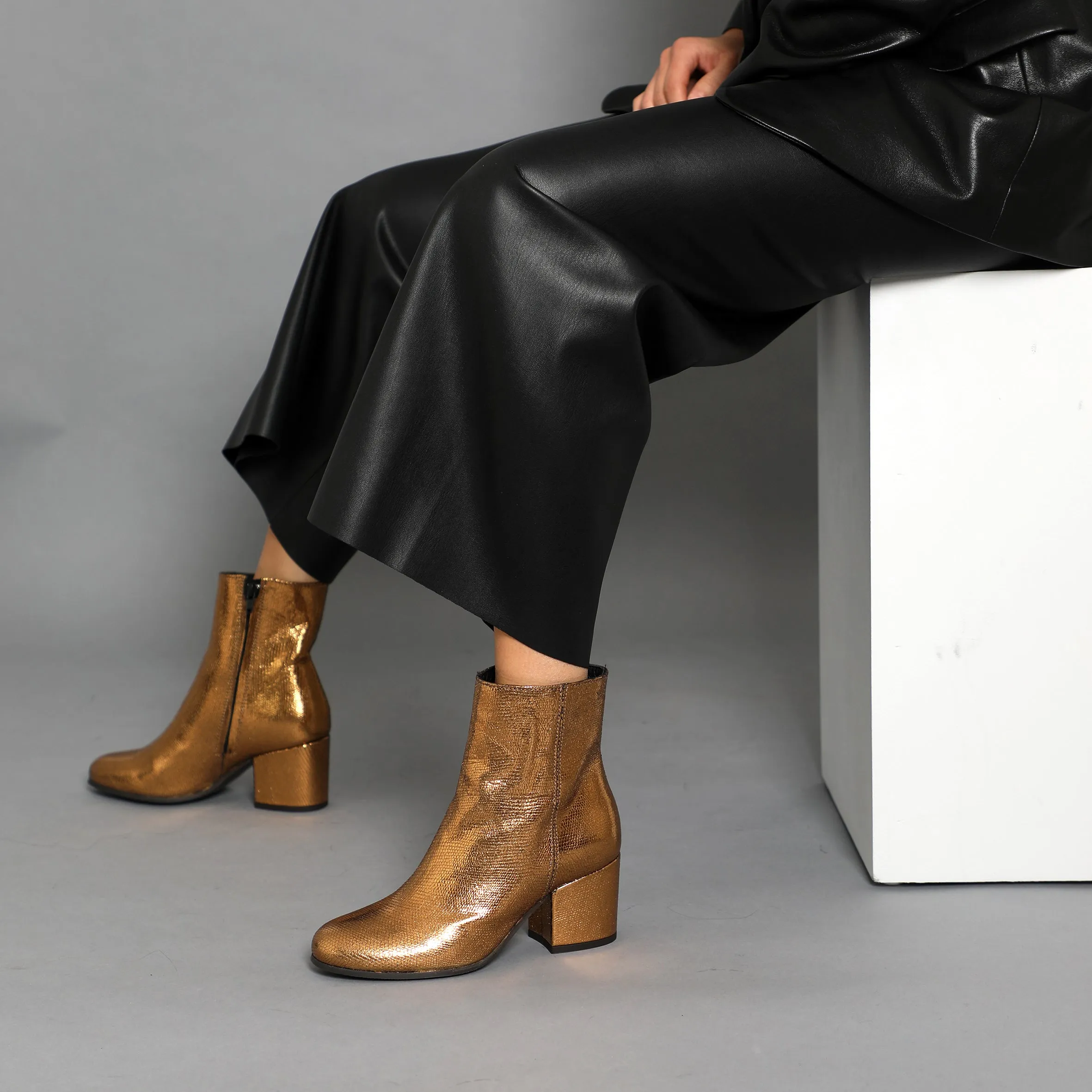 Rasa Dark Gold