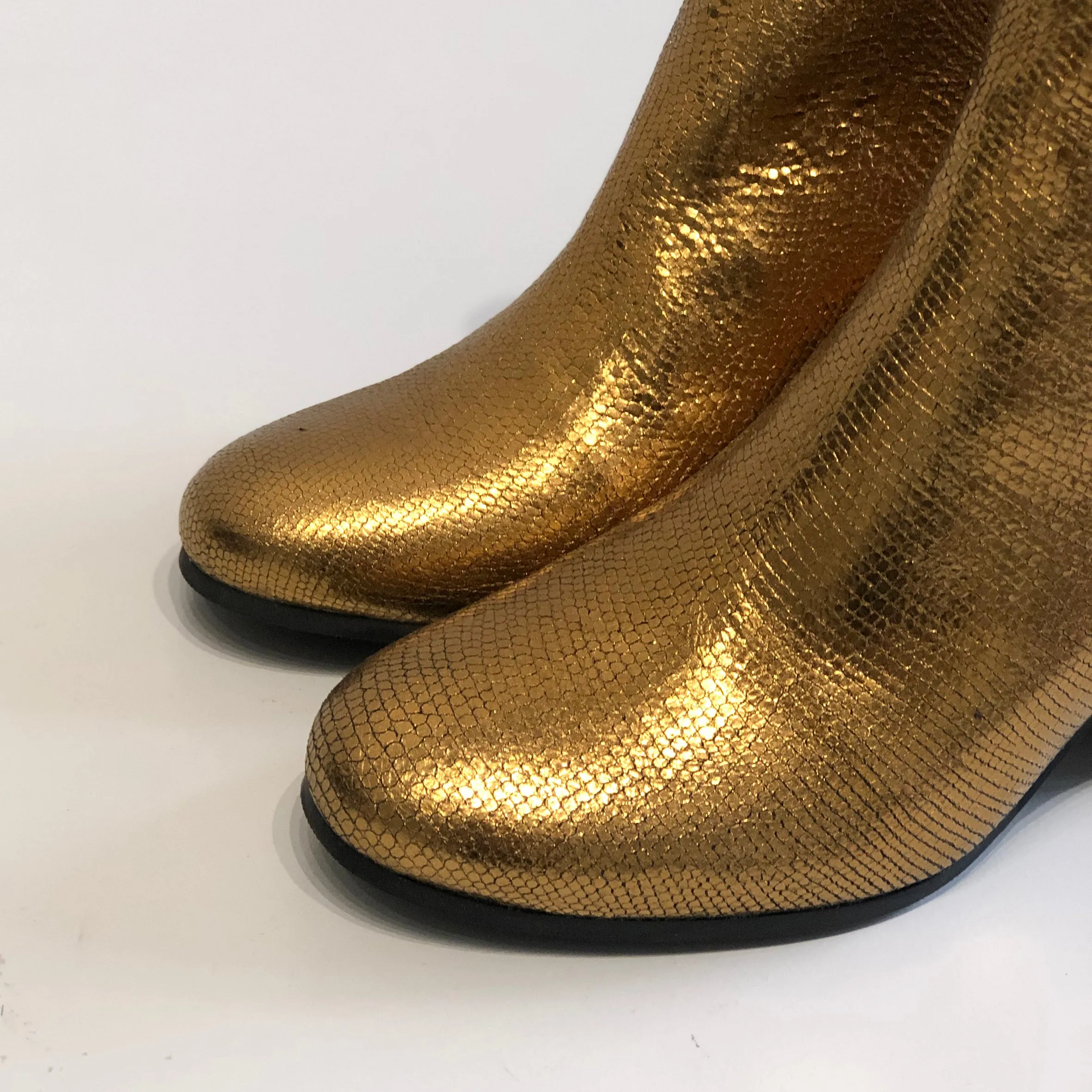 Rasa Dark Gold