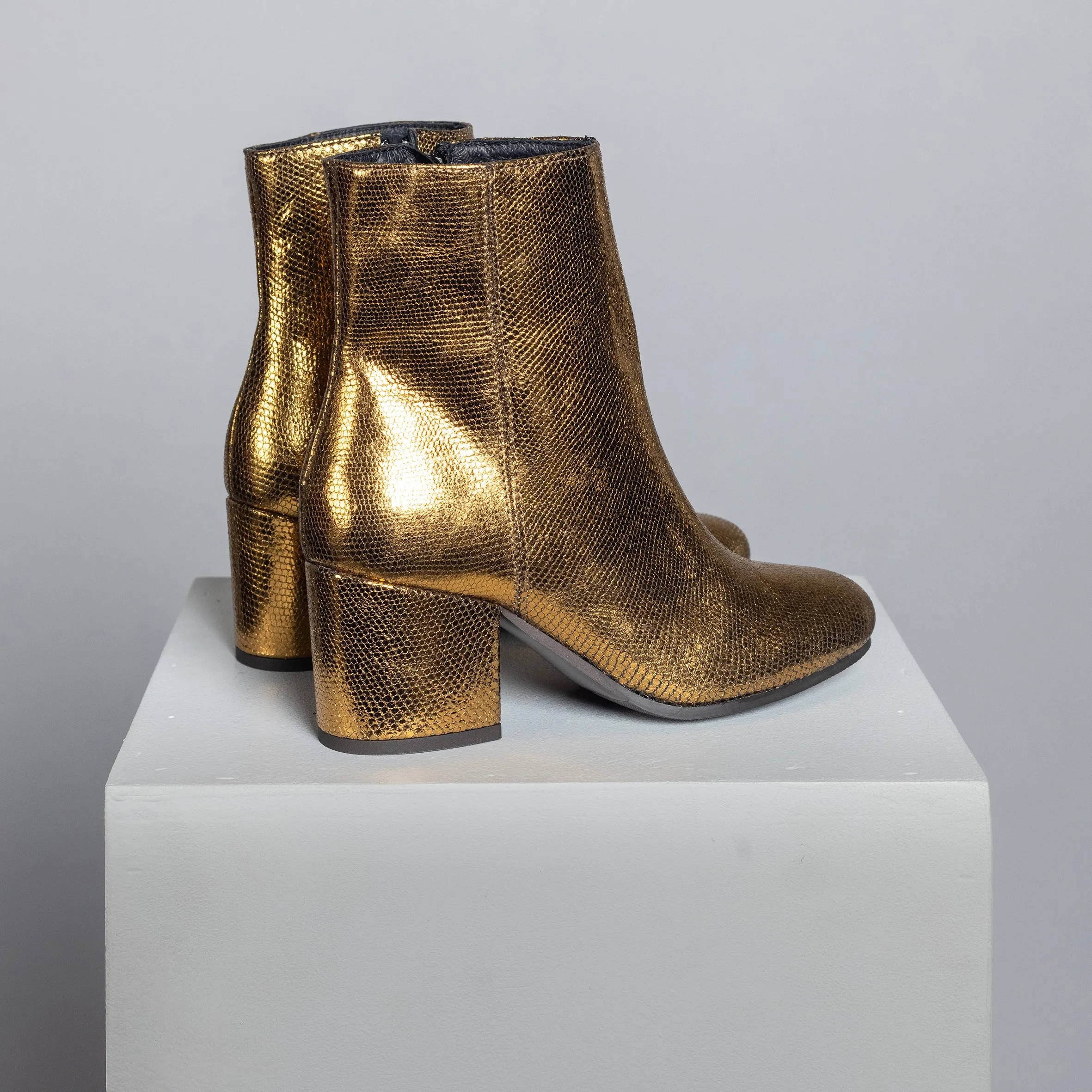 Rasa Dark Gold