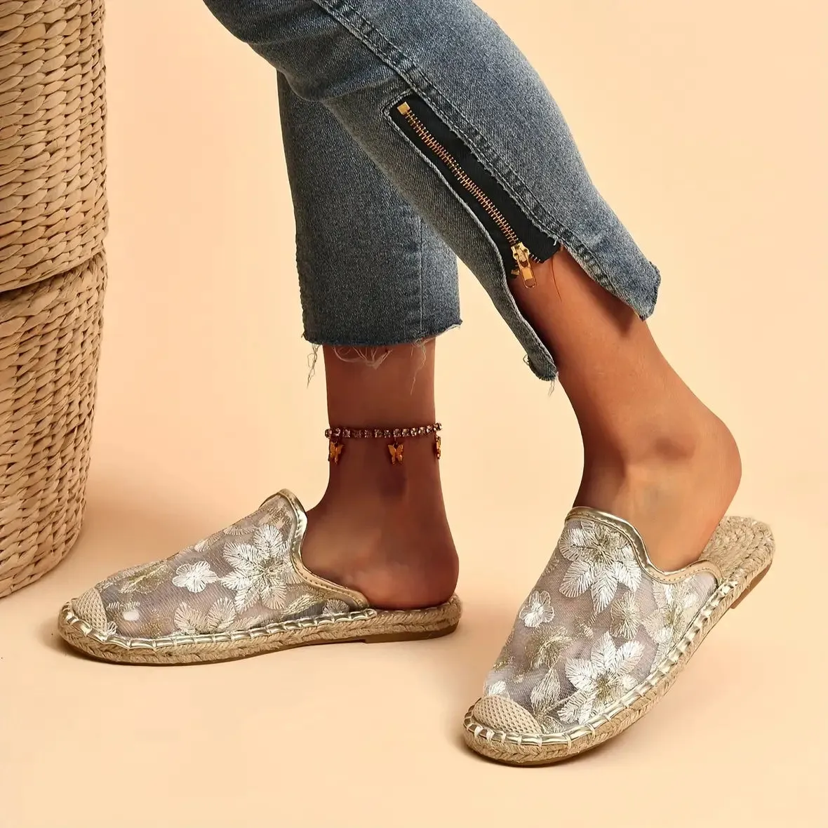Women Summer Lace Flower Breathable Flat Sole Slip-Ons