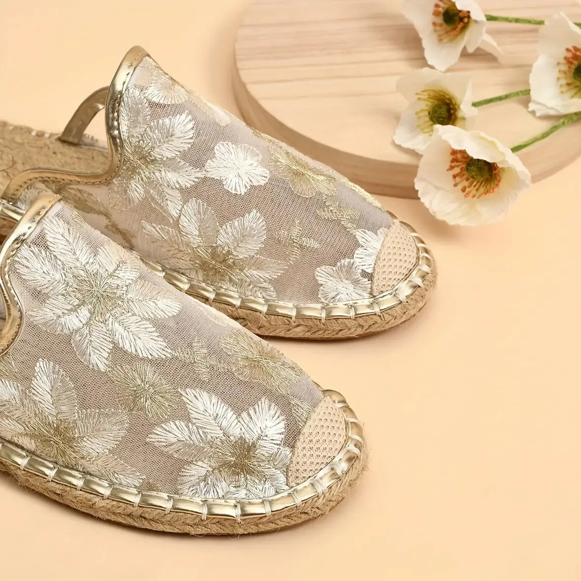 Women Summer Lace Flower Breathable Flat Sole Slip-Ons